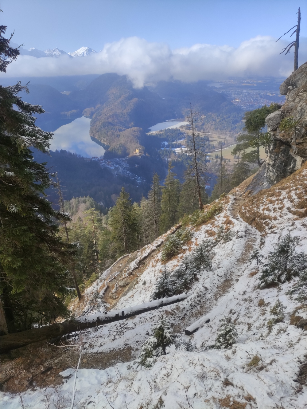 Aussicht am Abgrund -> Tegelbergkopf: Steig mit Neuschnee